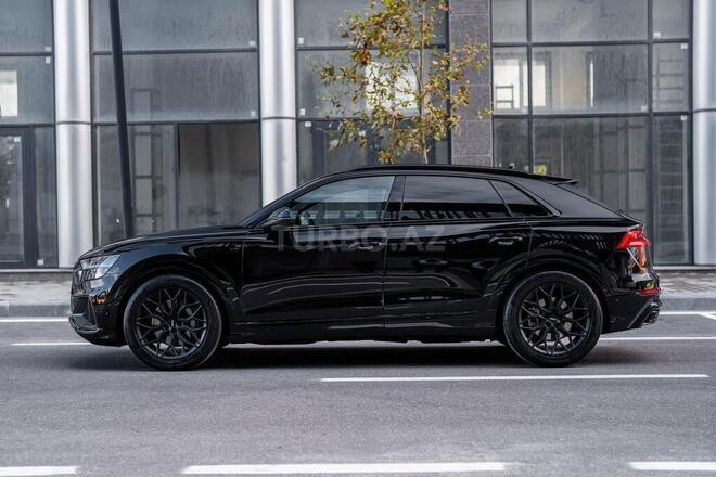 Audi Q8-4