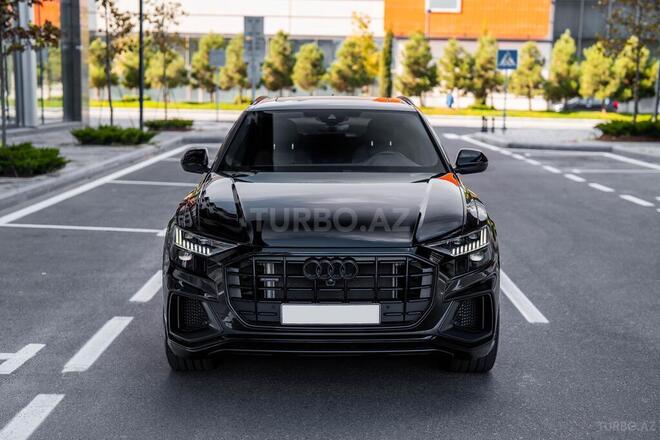 Audi Q8-1