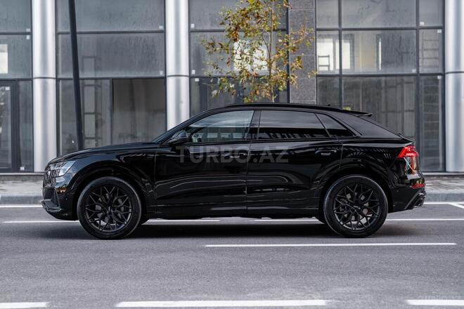Audi Q8-19