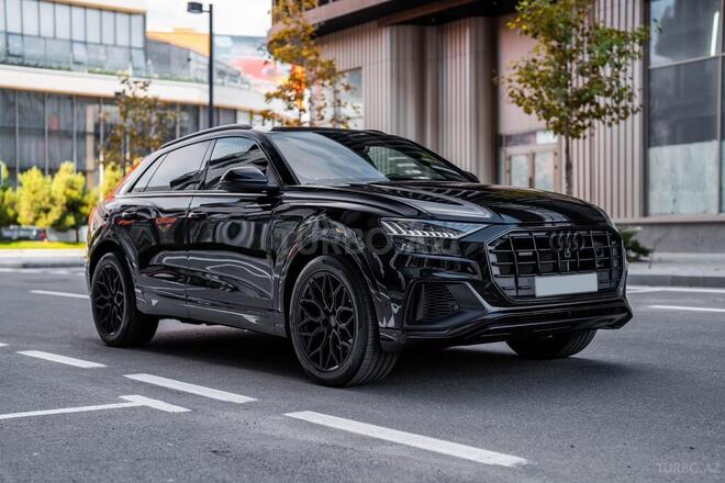 Audi Q8-11