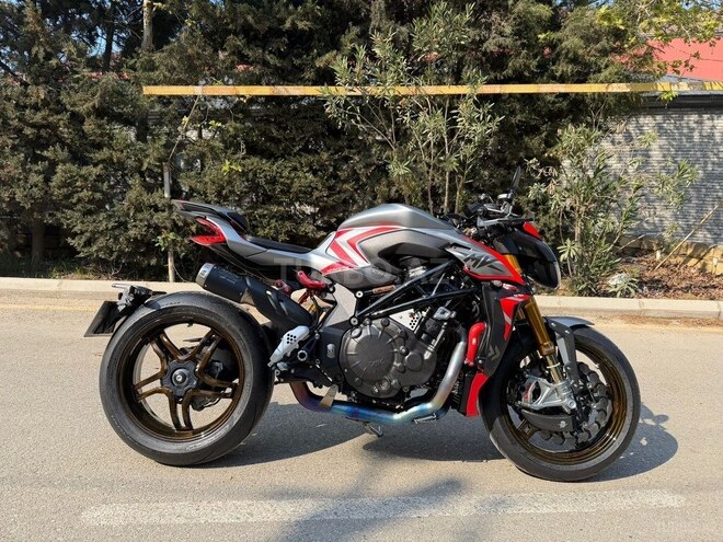MV Agusta Brutale RR-8