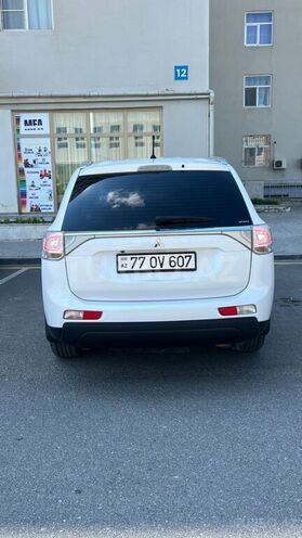 Mitsubishi Outlander-4