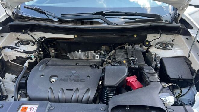 Mitsubishi Outlander-17