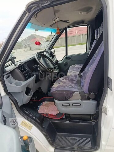 Ford Transit-2