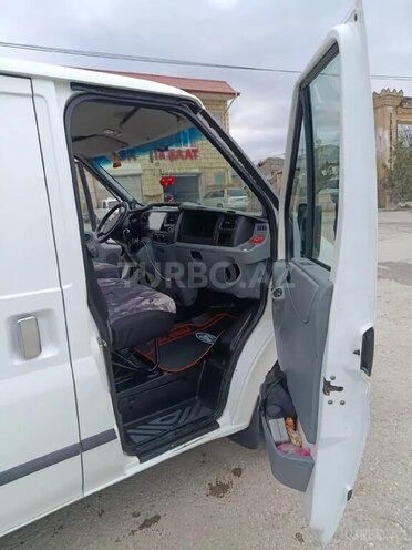 Ford Transit-3