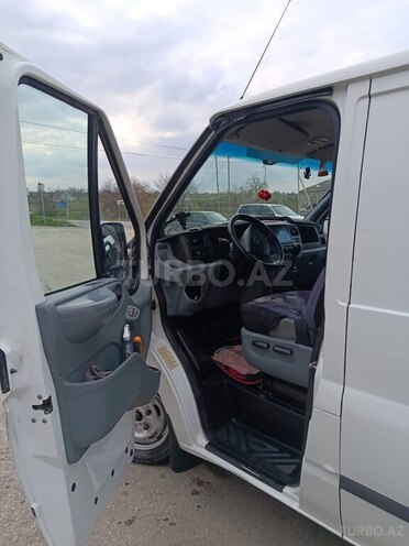 Ford Transit-5