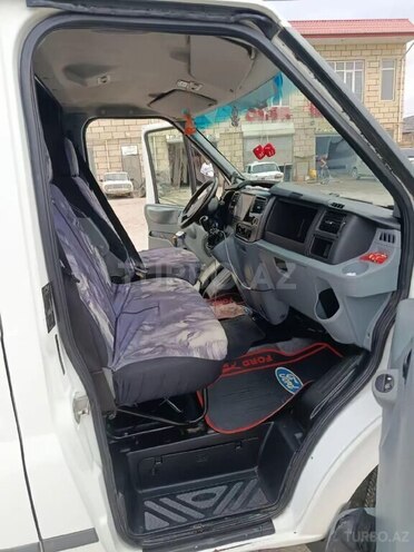 Ford Transit-8