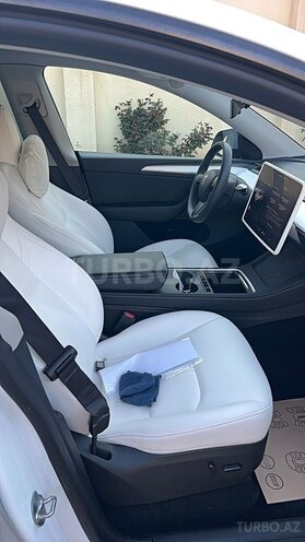 Tesla Model Y-5