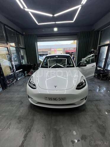 Tesla Model Y-10