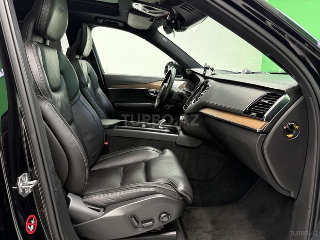 Volvo XC90-10
