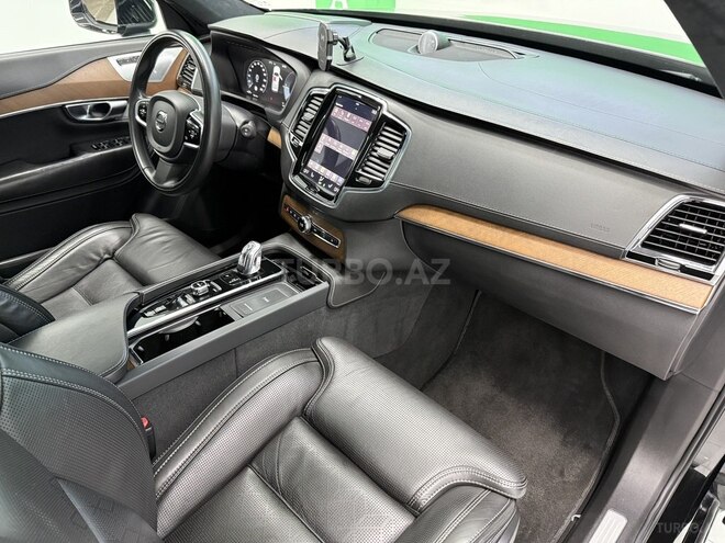 Volvo XC90-11