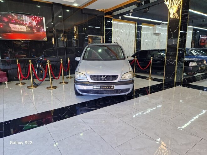 Opel Zafira-5