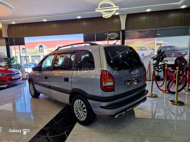 Opel Zafira-4