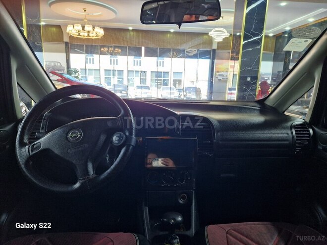 Opel Zafira-8
