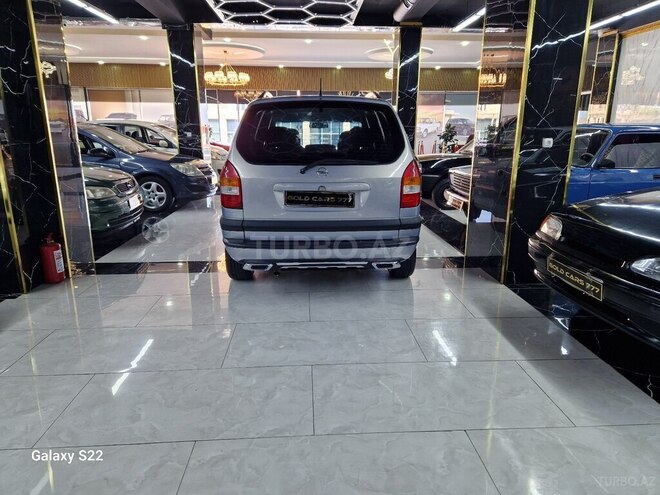 Opel Zafira-10