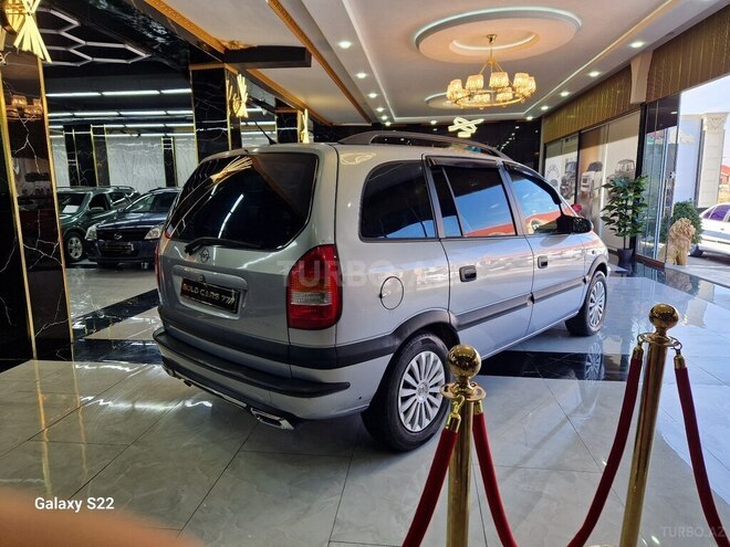 Opel Zafira-11