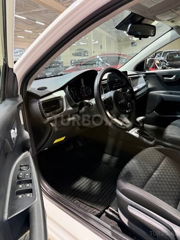 Kia Rio-12