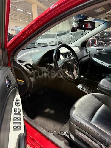 Hyundai Accent-10