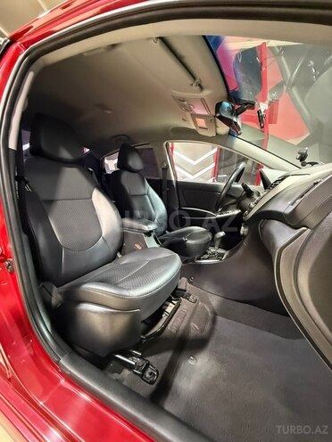 Hyundai Accent-11