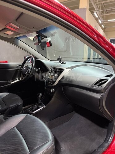 Hyundai Accent-12