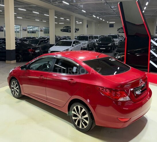Hyundai Accent-7