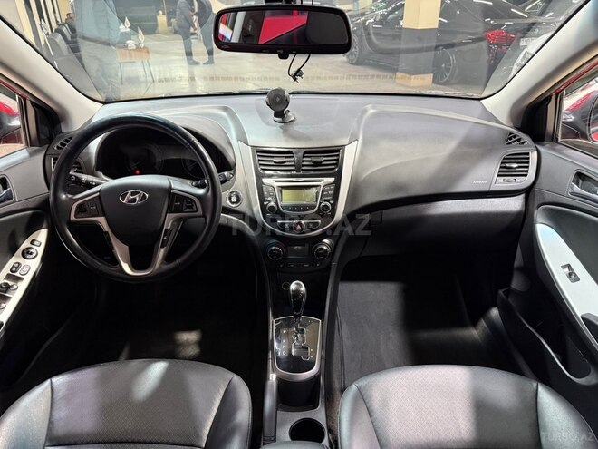Hyundai Accent-13