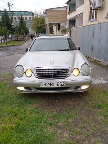 Mercedes E 200-17