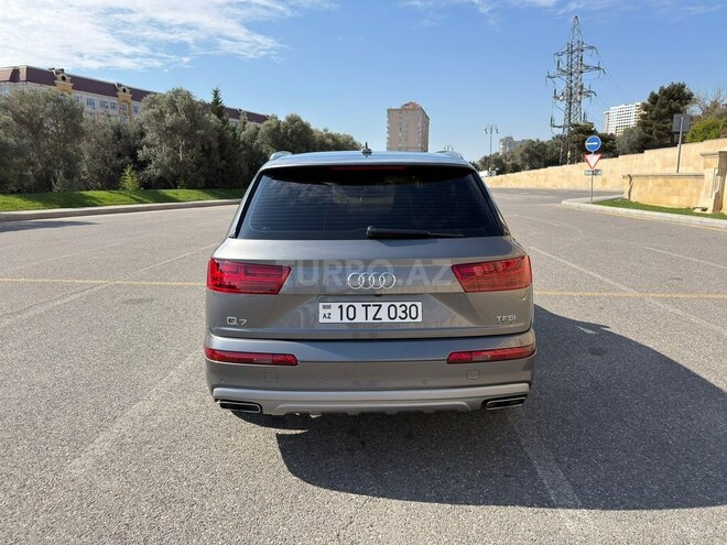 Audi Q7-5