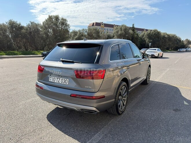 Audi Q7-6