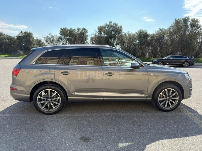Audi Q7-7