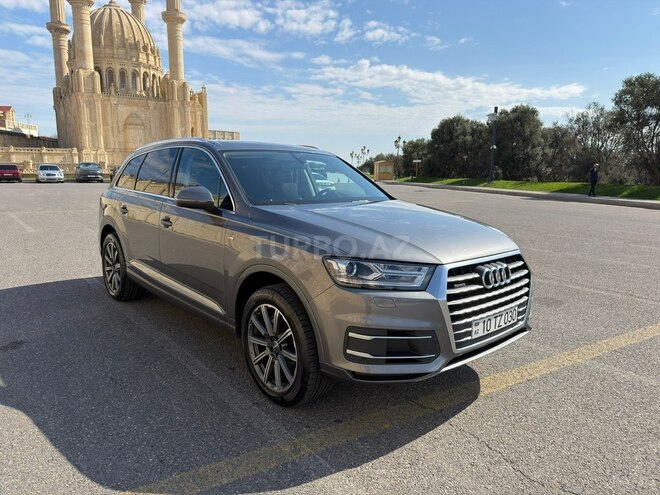 Audi Q7-8