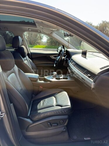 Audi Q7-13