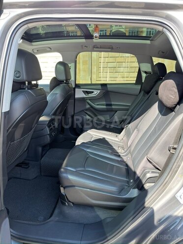 Audi Q7-12