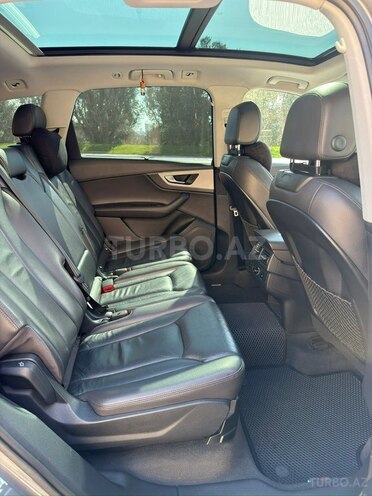 Audi Q7-14