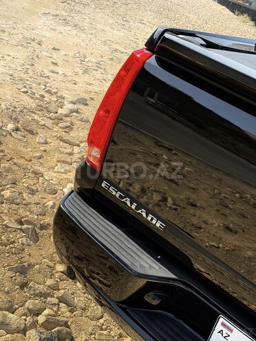 Cadillac Escalade-10