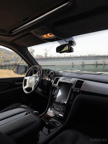 Cadillac Escalade-3
