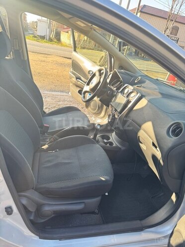 Nissan Note-5