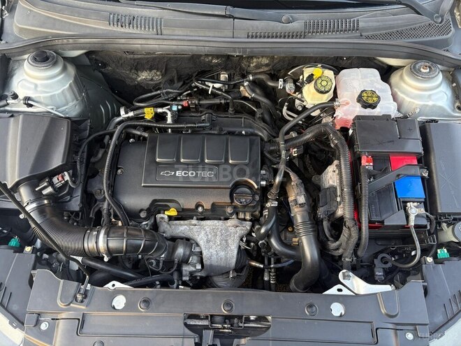 Chevrolet Cruze-12