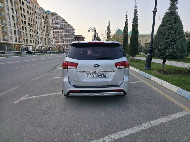 Kia Carnival-2