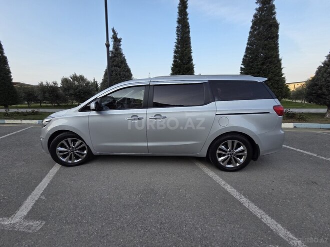 Kia Carnival-3