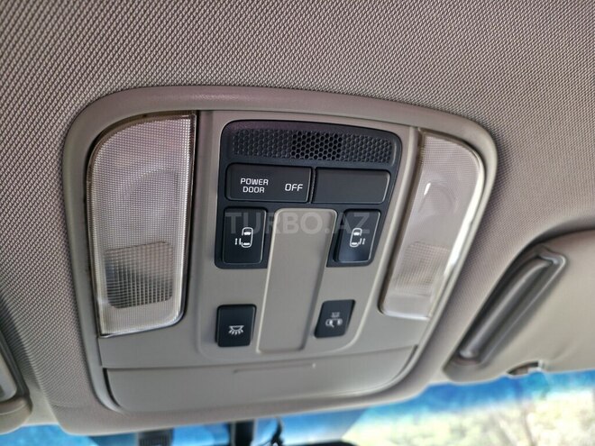 Kia Carnival-10