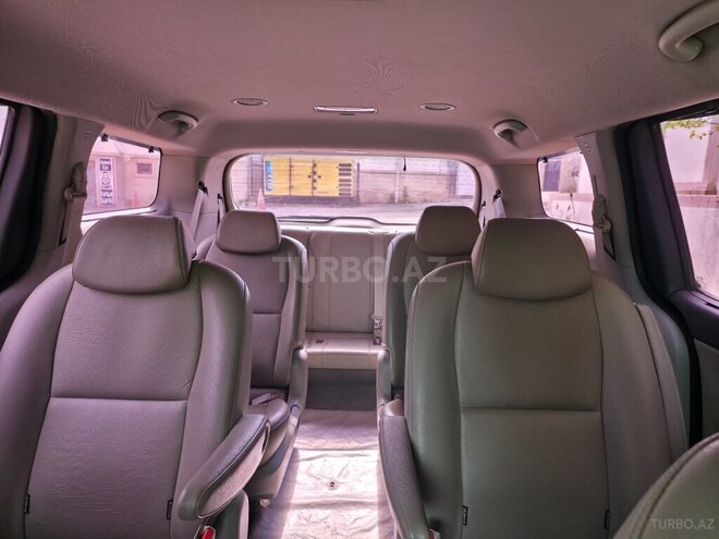 Kia Carnival-11