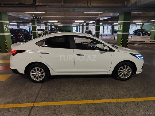 Hyundai Accent-5