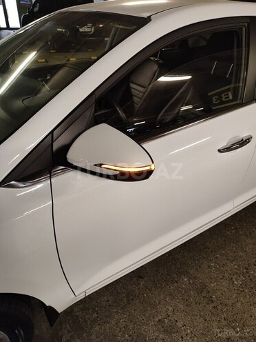 Hyundai Accent-6