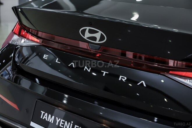 Hyundai Elantra-11