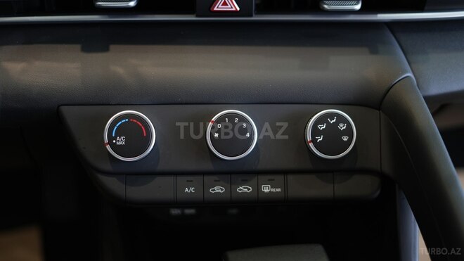 Hyundai Elantra-25