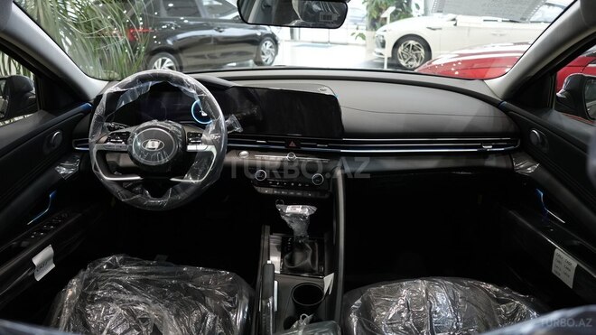 Hyundai Elantra-11