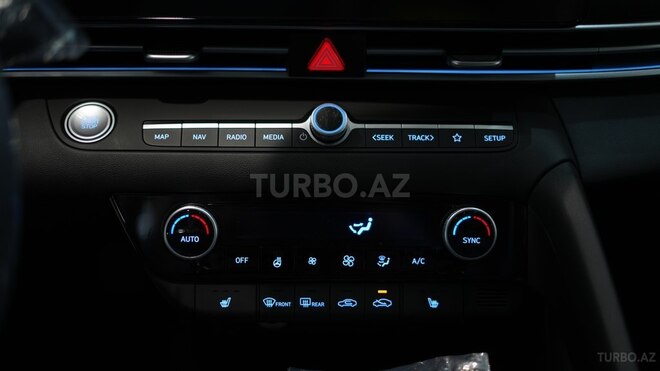 Hyundai Elantra-17