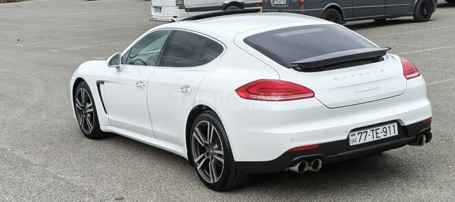 Porsche Panamera-5