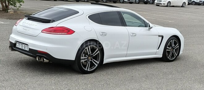 Porsche Panamera-6